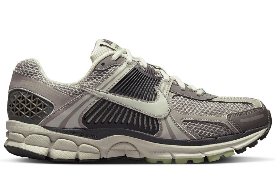 AIR ZOOM VOMERO 5 COBBLESTONE FLAT PEWTER