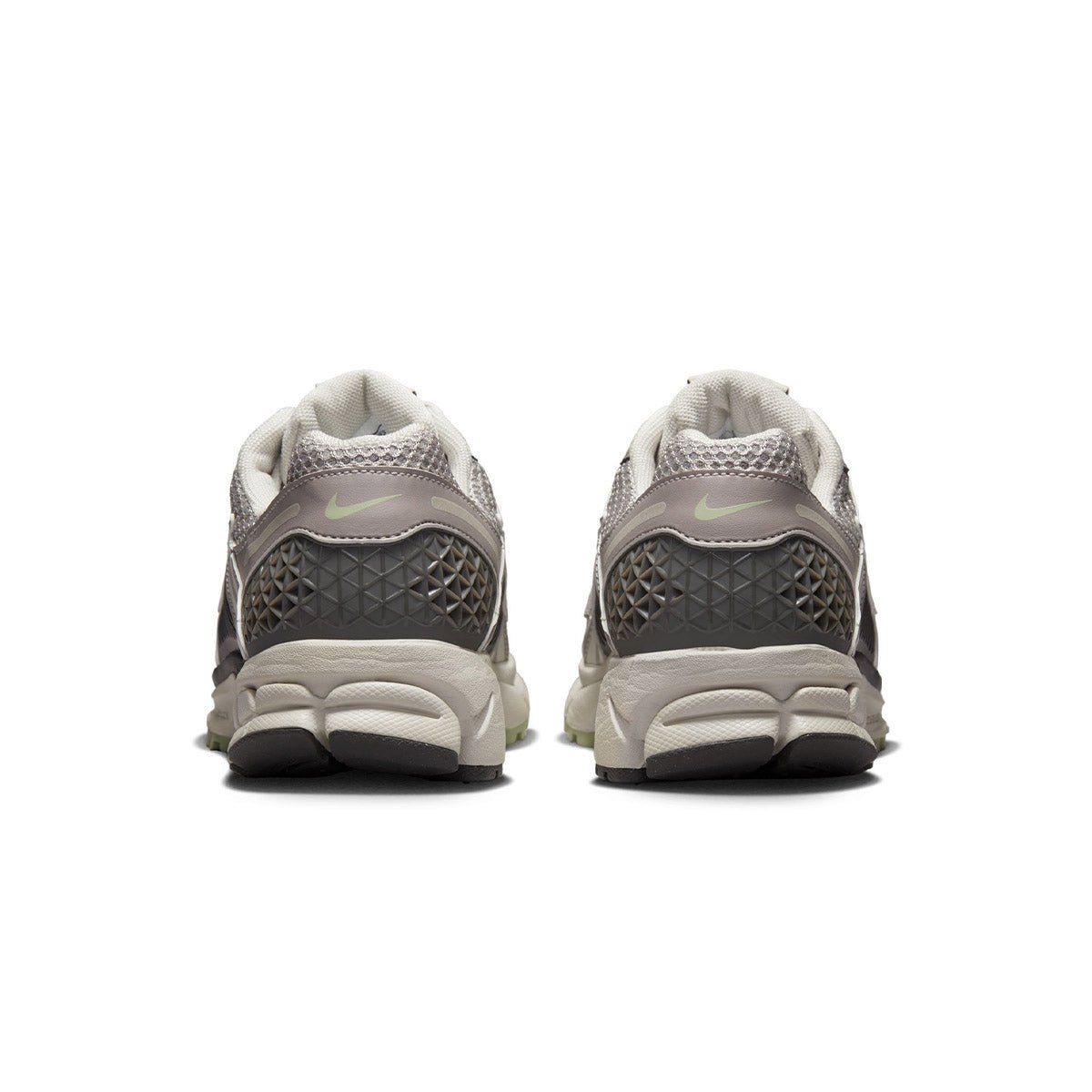 AIR ZOOM VOMERO 5 COBBLESTONE FLAT PEWTER - Image 4