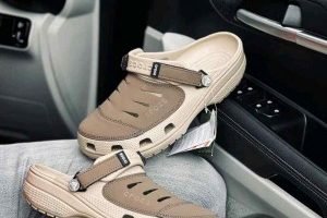 CROCCS YUKOON BROWN MENS CLOG