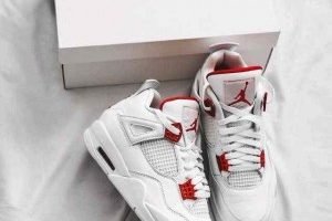 AJ 4 METALLIC RED