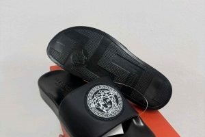 VERSACE FLIP FLOP BLACK WHITE 466