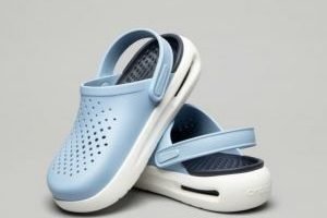 CROS INMOTION CLOGS BLUE CALCITE WITH CARRY BAG