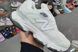 NEW BALANCCE 9060 WHITE